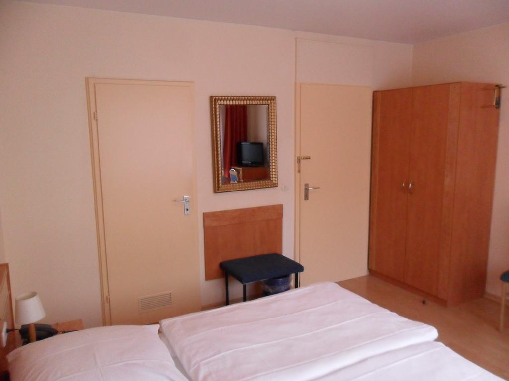 Hotel Europa Πφορτζχάιμ Δωμάτιο φωτογραφία