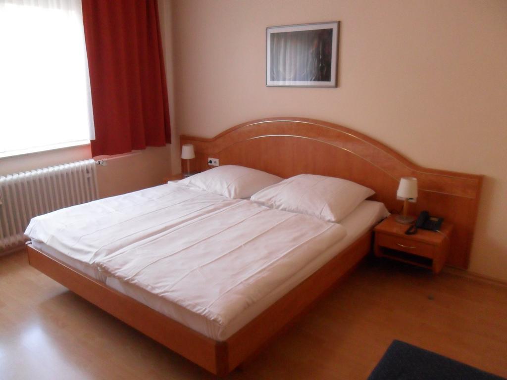 Hotel Europa Πφορτζχάιμ Δωμάτιο φωτογραφία