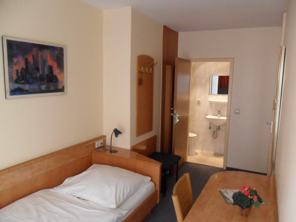 Hotel Europa Πφορτζχάιμ Δωμάτιο φωτογραφία